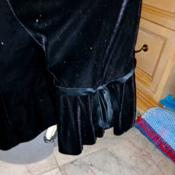 Black velvet mini jacket (lined) - Picture 3 of 5